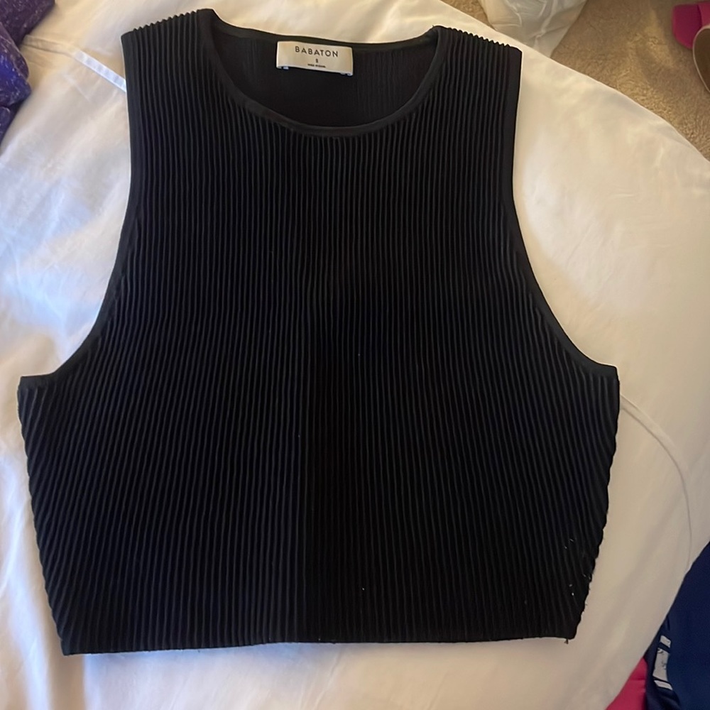 Babaton Aritzia Sculpt Knit Racer Cropped Tank
Cropped crew-neck racerback tank